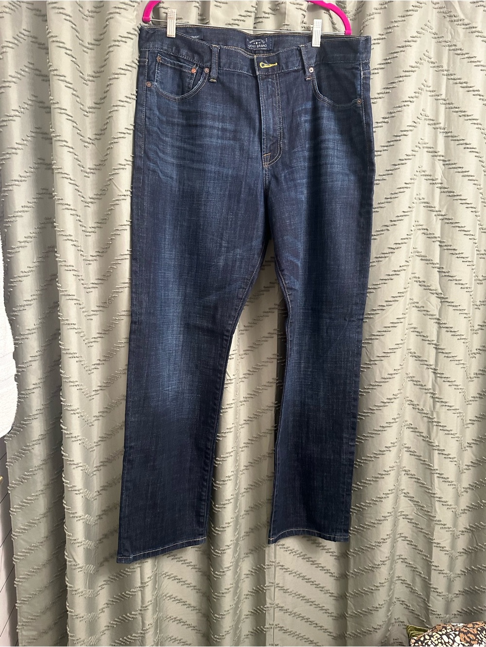 Lucky Brand men jeans size 38x32 
Dark wash 
329 classic straight jeans 
Tags: A